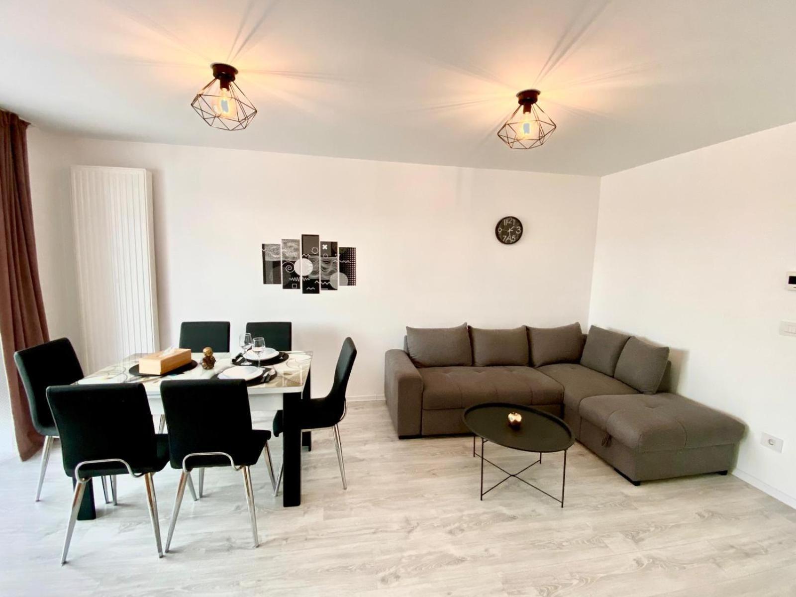 Jad - Luxury 3 Rooms & 2 Rooms Apartments In Kasper, Near Coresi Mall Braşov Exterior foto