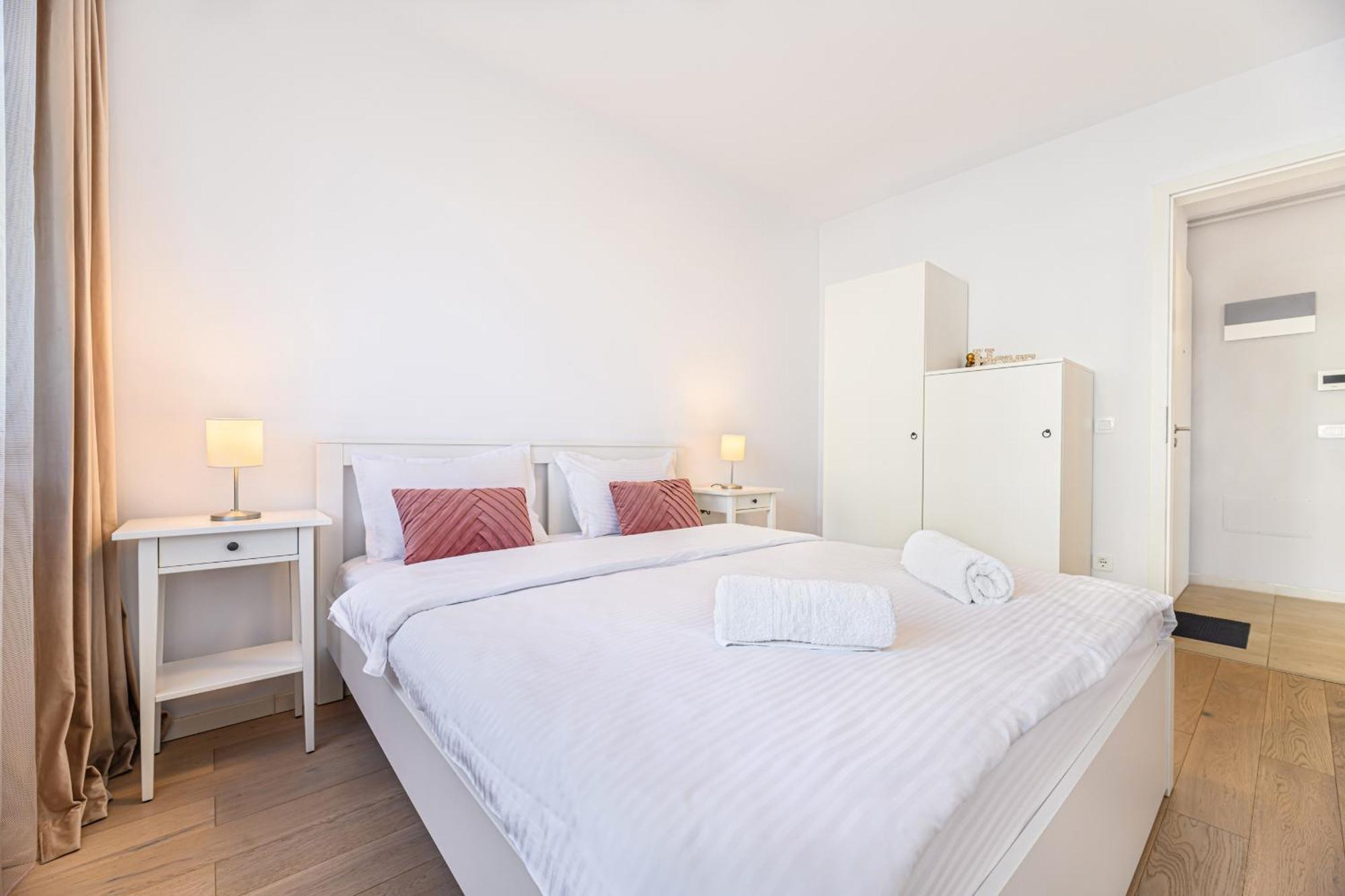 Jad - Luxury 3 Rooms & 2 Rooms Apartments In Kasper, Near Coresi Mall Braşov Exterior foto