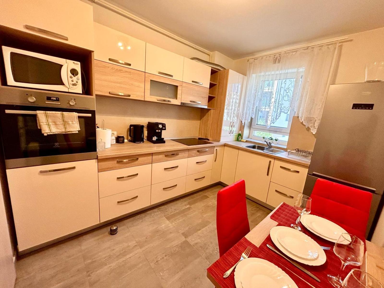 Jad - Luxury 3 Rooms & 2 Rooms Apartments In Kasper, Near Coresi Mall Braşov Exterior foto