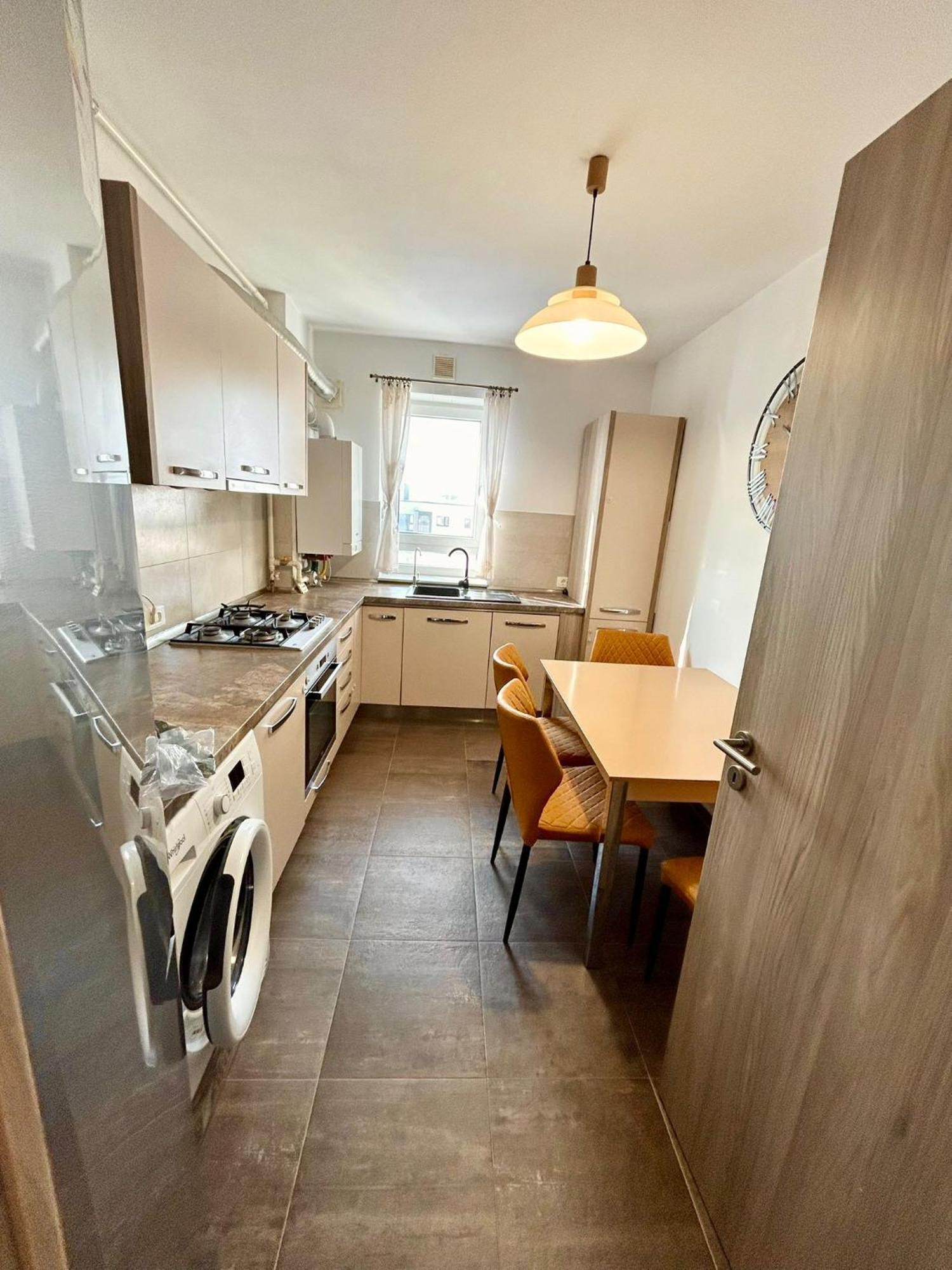 Jad - Luxury 3 Rooms & 2 Rooms Apartments In Kasper, Near Coresi Mall Braşov Exterior foto