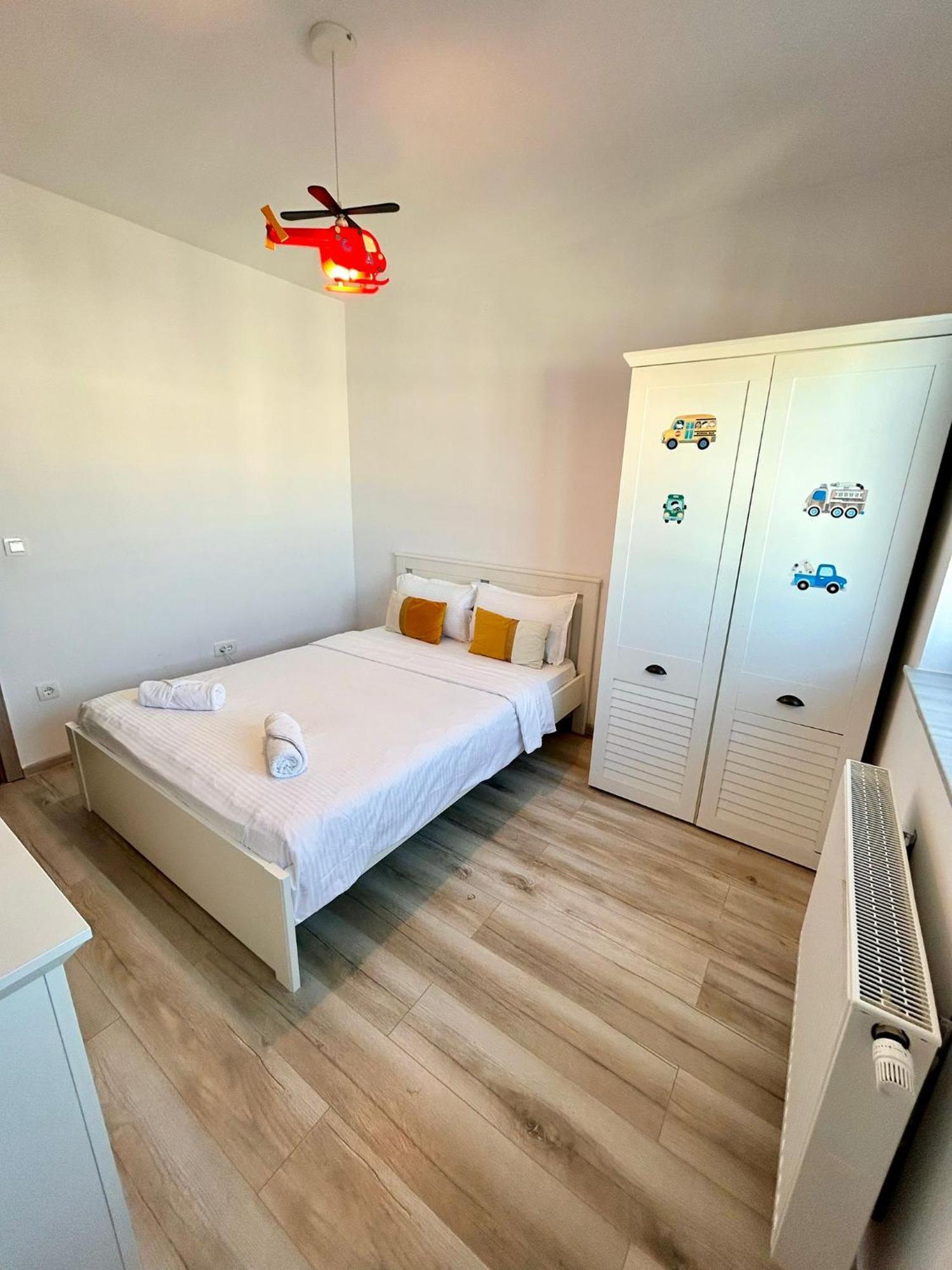 Jad - Luxury 3 Rooms & 2 Rooms Apartments In Kasper, Near Coresi Mall Braşov Exterior foto